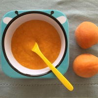 Aprikosmos av ferske aprikoser 